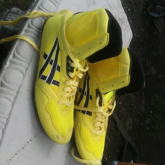 Athletic_Shoes